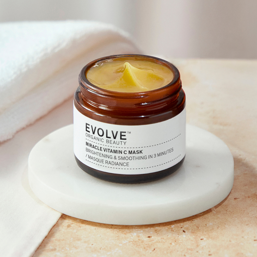 Evolve Organic Beauty Miracle Vitamin C Mask -kasvonaamio kirkastaa, kuorii ja tasoittaa ihoa.