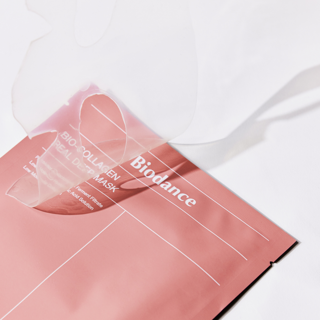 Supersuosittu, syväkosteuttava Biodance Bio Collagen-Real Deep Mask -kasvonaamio tuo iholle välittömän "glass skin" -efektin jättäen sen täyteläisemmän, sileämmän ja heleämmän näköiseksi!