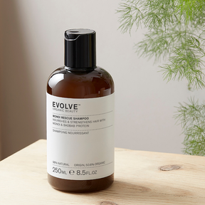 Kosteuttava ja ravitseva Evolve Organic Beauty Monoi Rescue Shampoo.