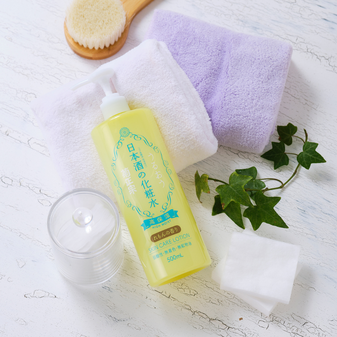 Kiku-Masamune Sake High Moist Skin Care Lotion Lemon on kevyt kasvovesi, joka tarjoaa intensiivistä ja pitkäkestoista kosteutusta sekä kasvojen että vartalon iholle.