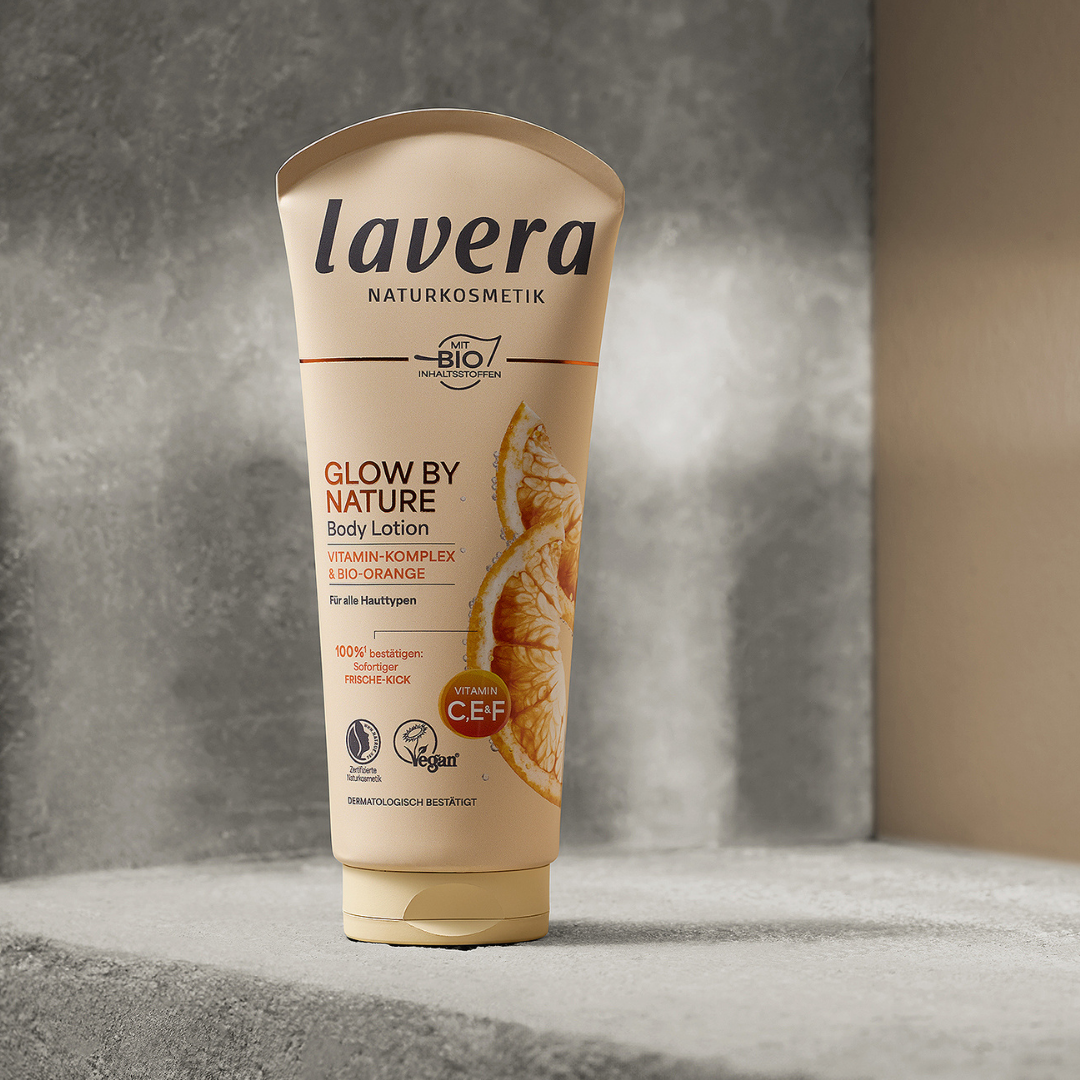Kirkastava ja kosteuttava Lavera Glow By Nature -vartalovoide