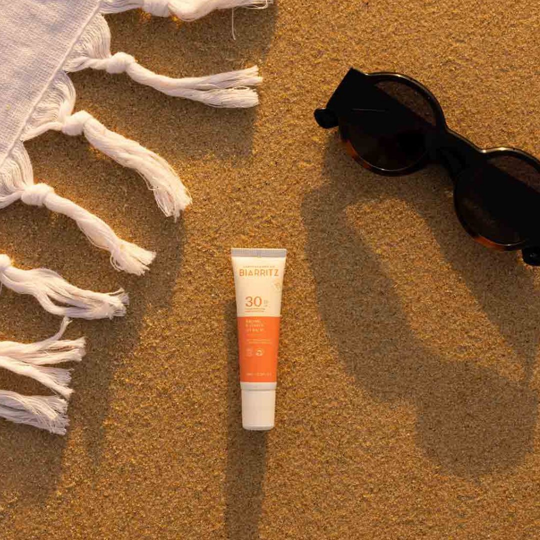 Suojaava huulivoide, joka sisältää korkean aurinkosuojakertoimen SPF30