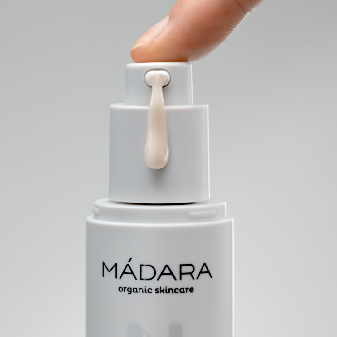 Madara Botanic Niacinamide Alternative 5 In 1 -seerumi kosteuttaa, kirkastaa ja tasoittaa ihon sävyä