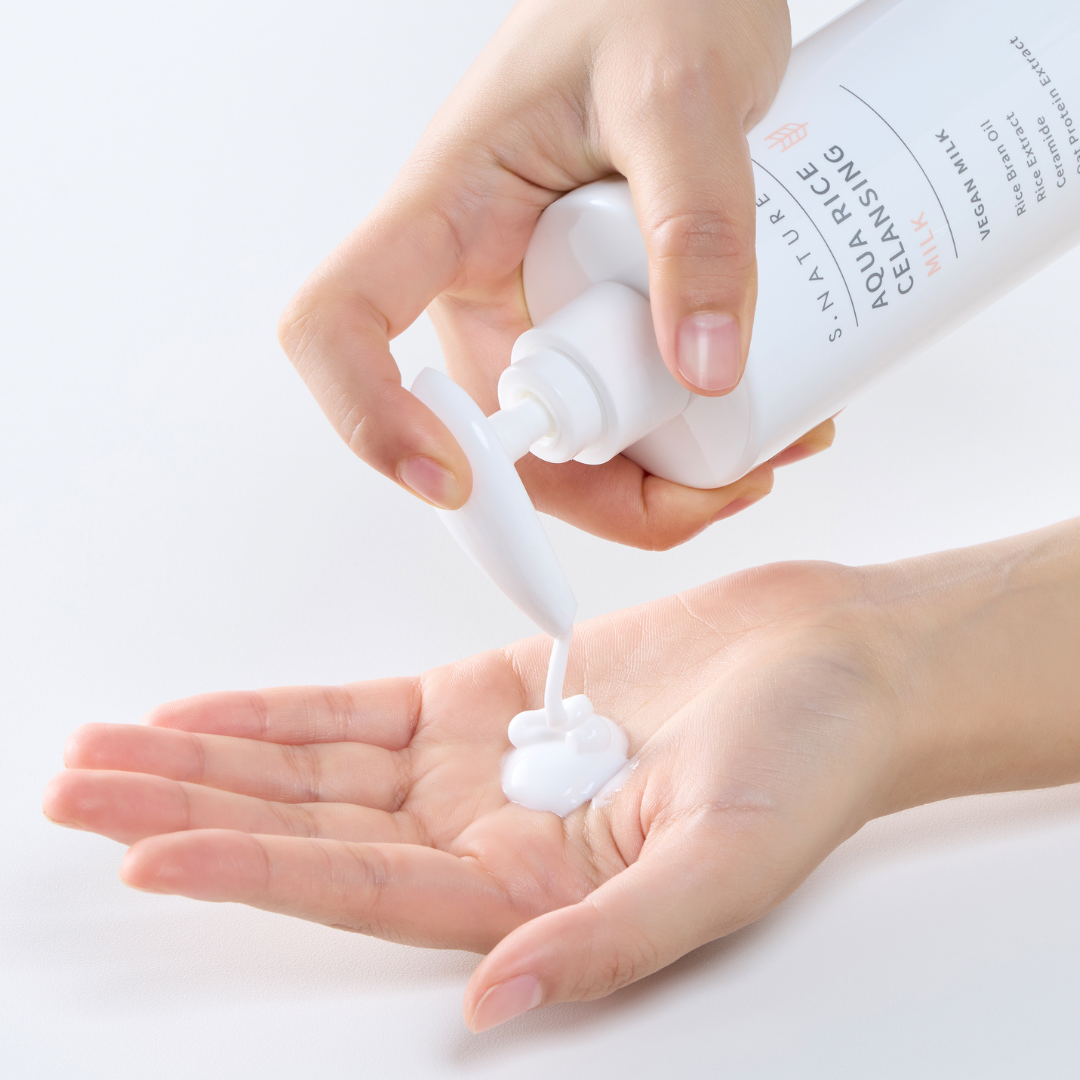 S.NATURE Aqua Rice Cleansing Milk -puhdistusmaito sopii päivittäiseen kasvojen puhdistukseen kaikille ihotyypeille ja on erityisen hyvä valinta kuivalle, herkälle ja kosteusköyhälle iholle.
